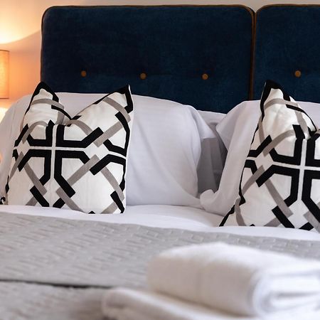 Elegant Apartments In Staines L Free Onsite Parking Staines-upon-Thames Exteriér fotografie
