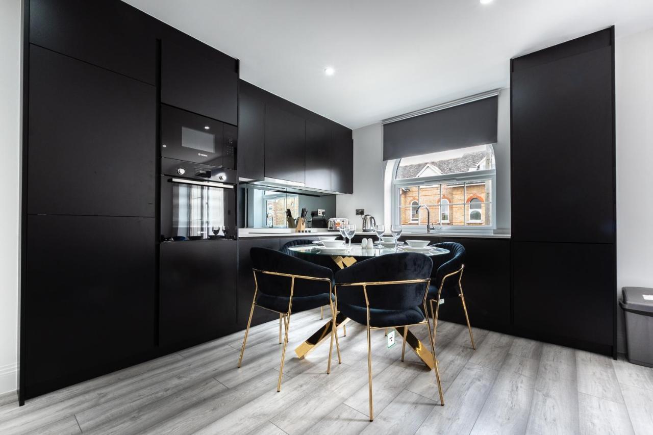 Elegant Apartments In Staines L Free Onsite Parking Staines-upon-Thames Exteriér fotografie