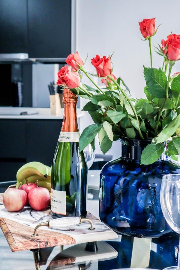 Elegant Apartments In Staines L Free Onsite Parking Staines-upon-Thames Exteriér fotografie