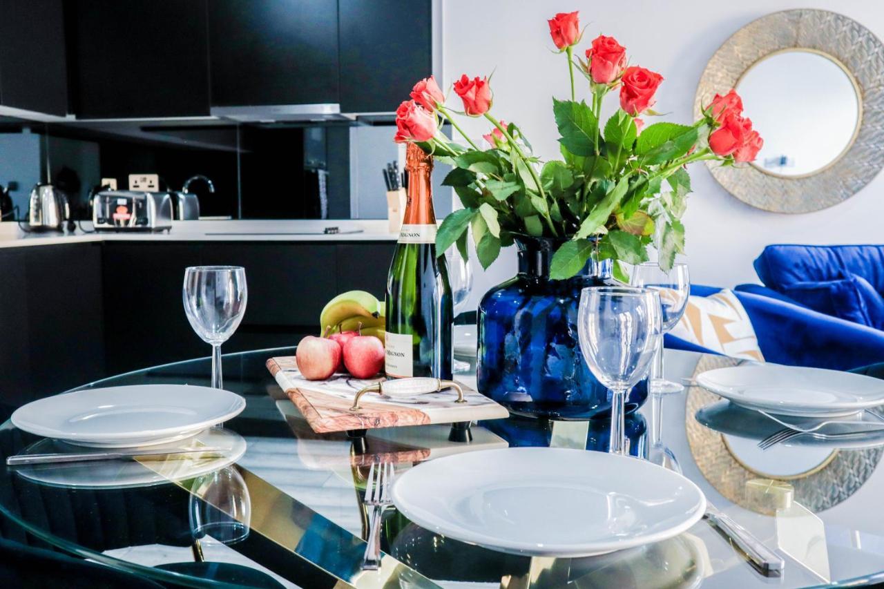 Elegant Apartments In Staines L Free Onsite Parking Staines-upon-Thames Exteriér fotografie