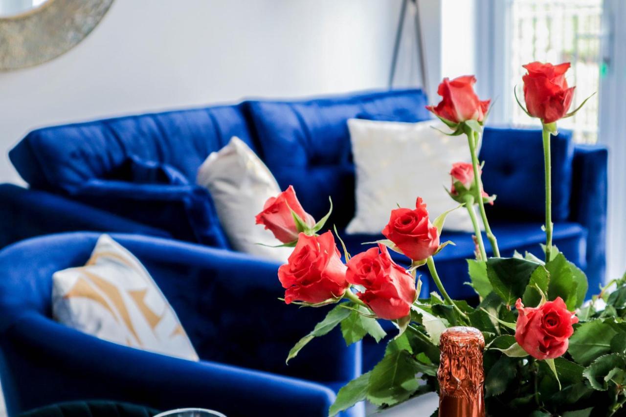 Elegant Apartments In Staines L Free Onsite Parking Staines-upon-Thames Exteriér fotografie