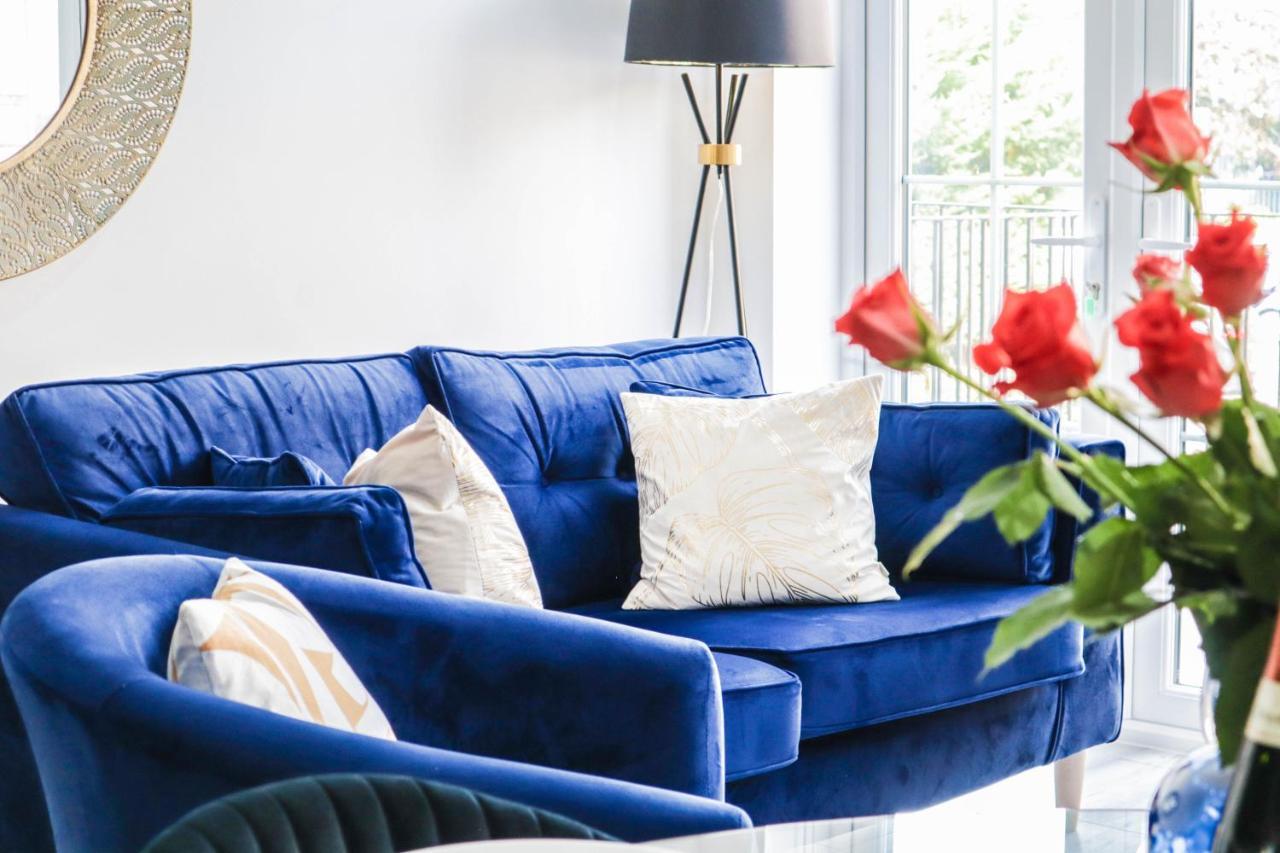 Elegant Apartments In Staines L Free Onsite Parking Staines-upon-Thames Exteriér fotografie