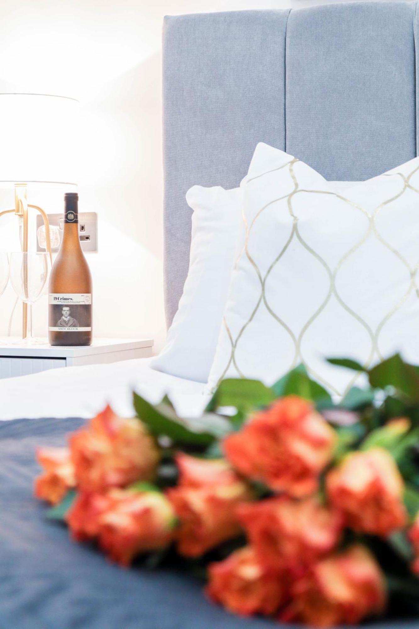 Elegant Apartments In Staines L Free Onsite Parking Staines-upon-Thames Exteriér fotografie
