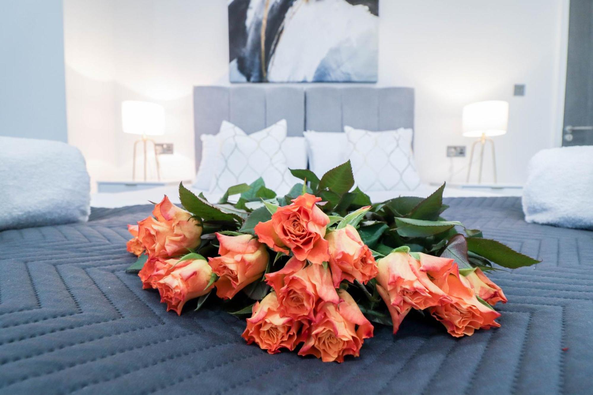 Elegant Apartments In Staines L Free Onsite Parking Staines-upon-Thames Exteriér fotografie