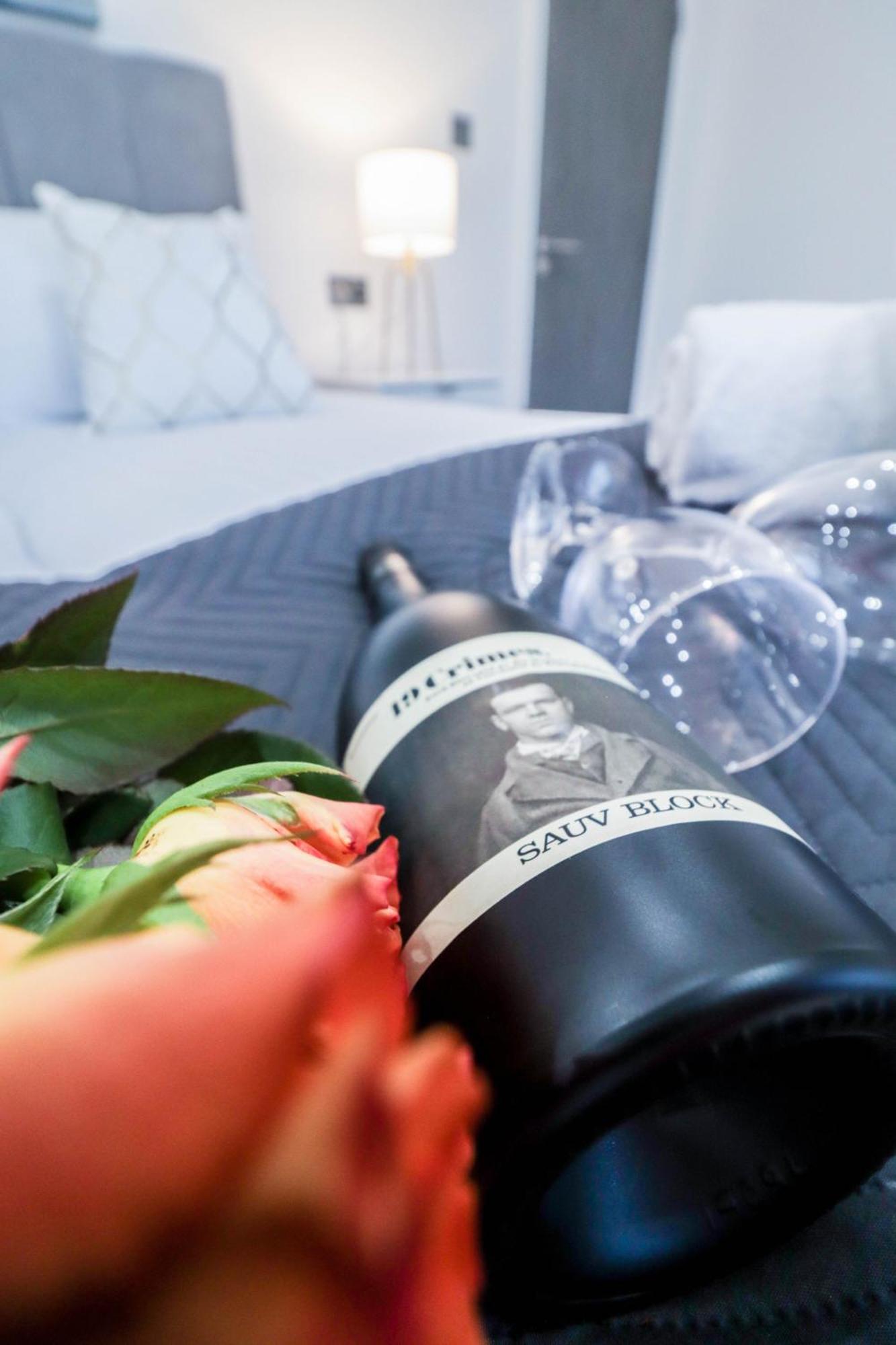 Elegant Apartments In Staines L Free Onsite Parking Staines-upon-Thames Exteriér fotografie