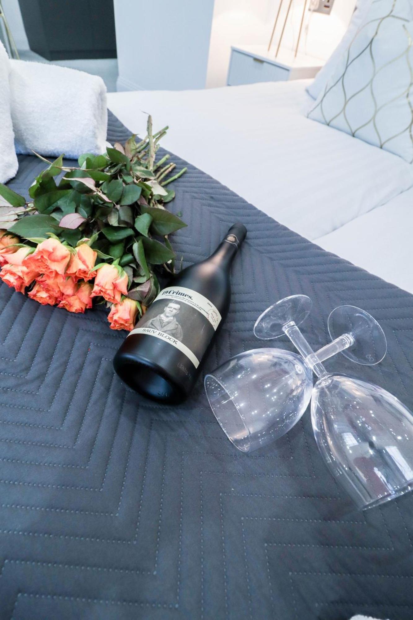 Elegant Apartments In Staines L Free Onsite Parking Staines-upon-Thames Exteriér fotografie