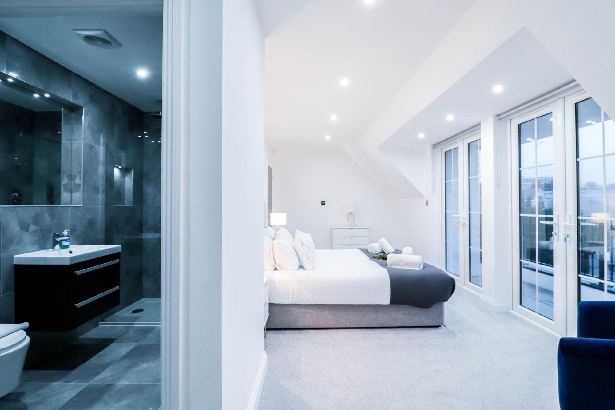 Elegant Apartments In Staines L Free Onsite Parking Staines-upon-Thames Exteriér fotografie