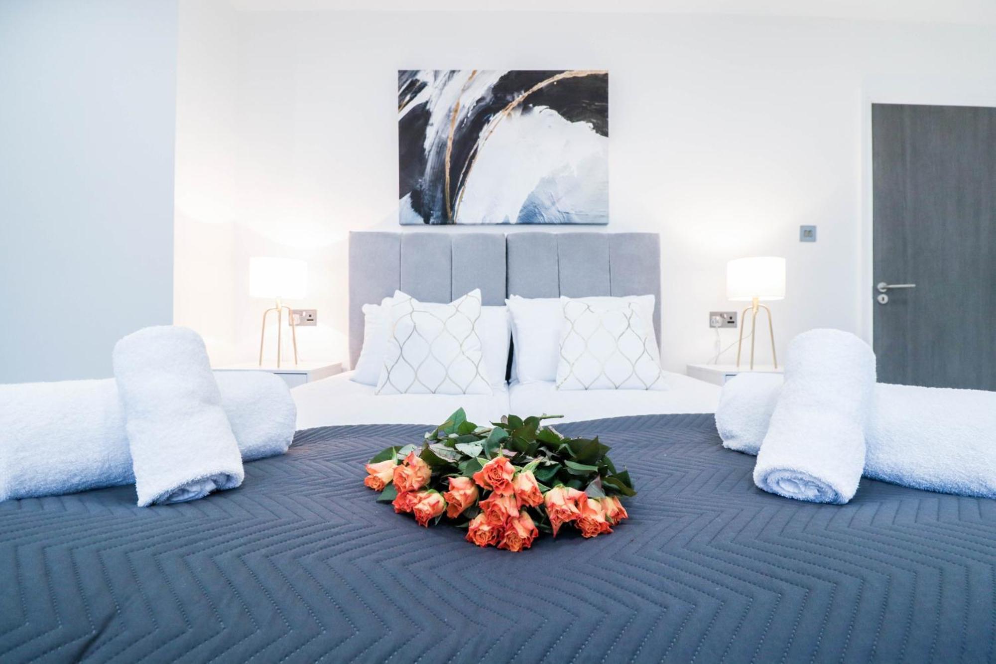 Elegant Apartments In Staines L Free Onsite Parking Staines-upon-Thames Exteriér fotografie