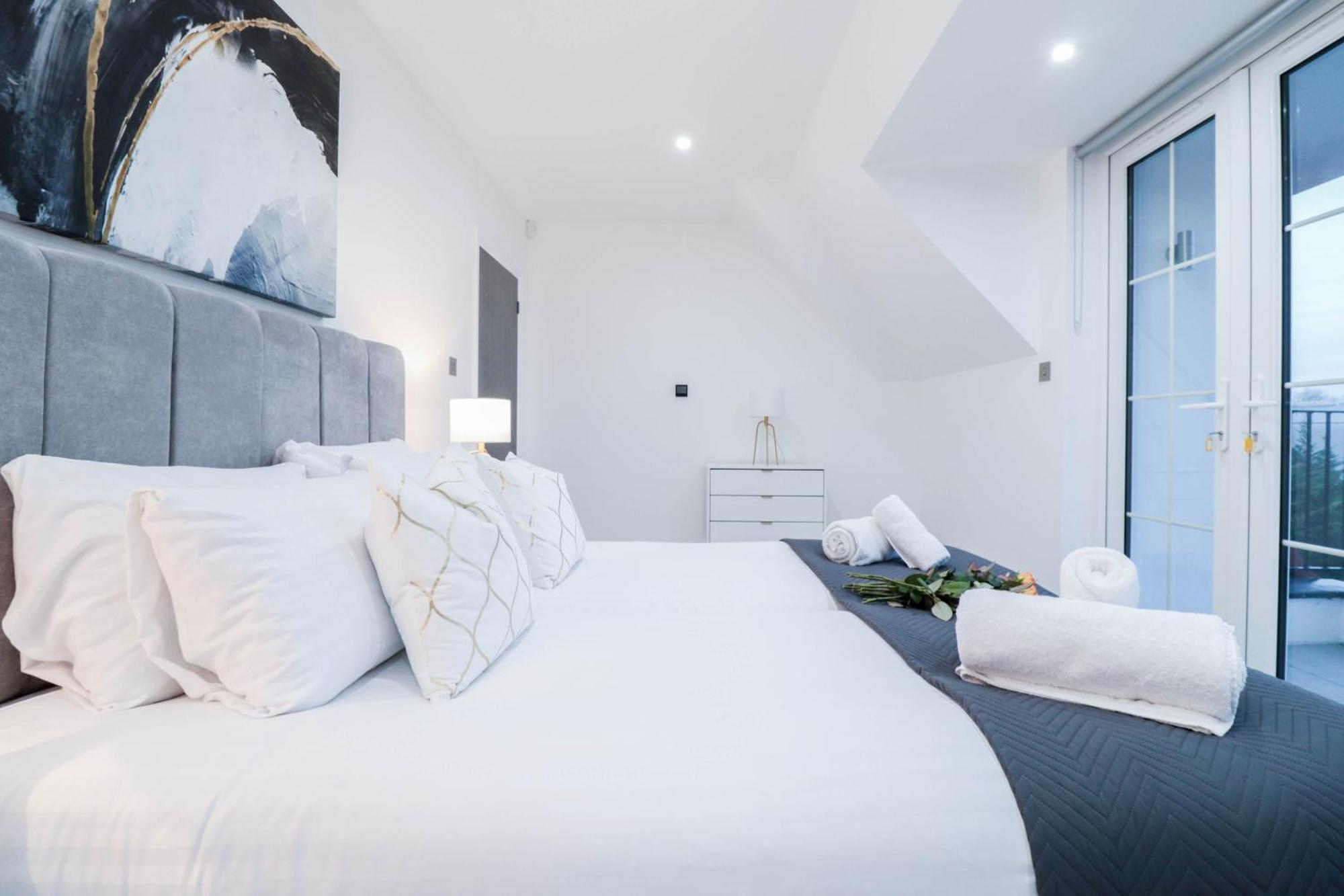 Elegant Apartments In Staines L Free Onsite Parking Staines-upon-Thames Exteriér fotografie
