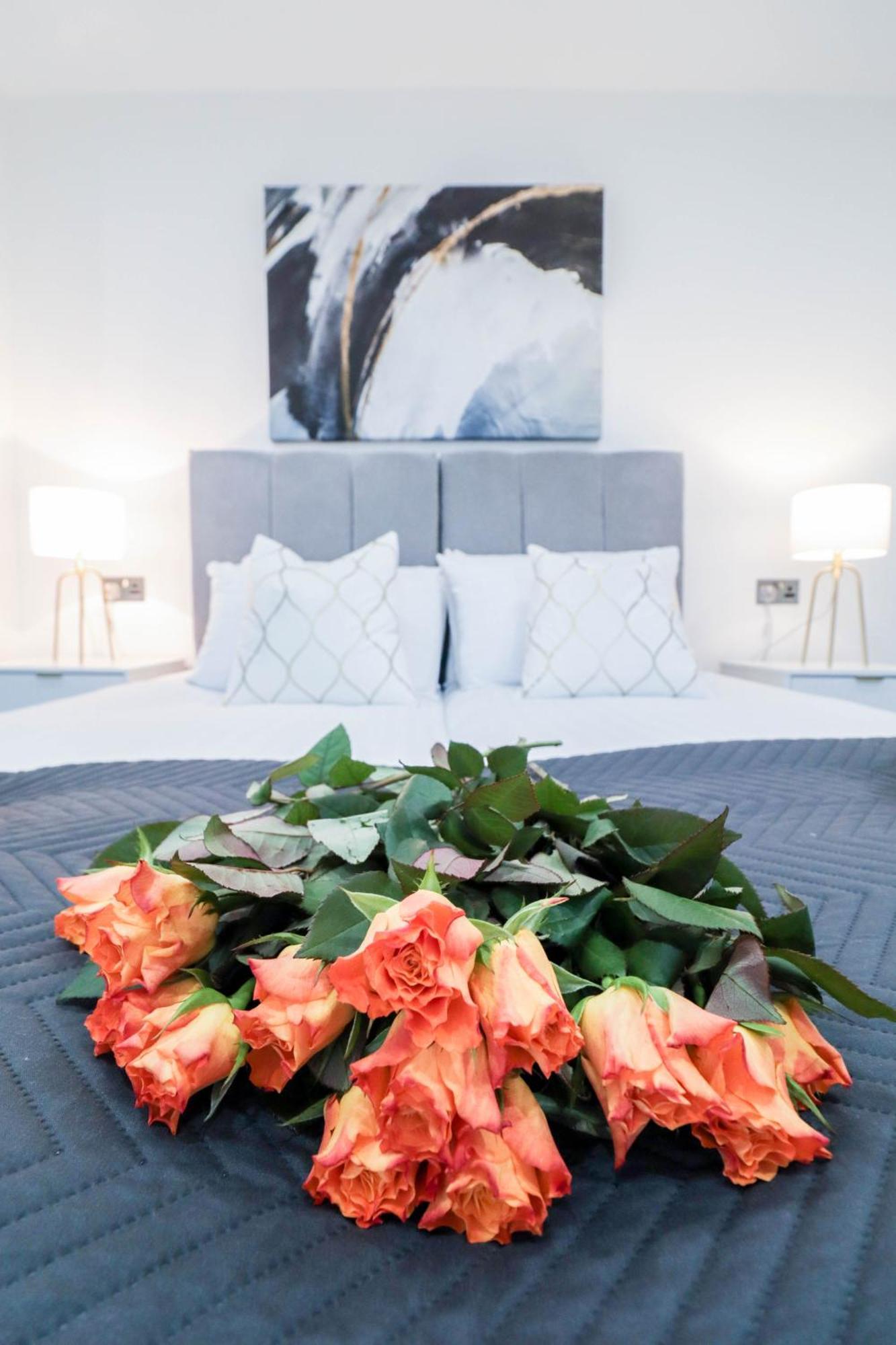 Elegant Apartments In Staines L Free Onsite Parking Staines-upon-Thames Exteriér fotografie