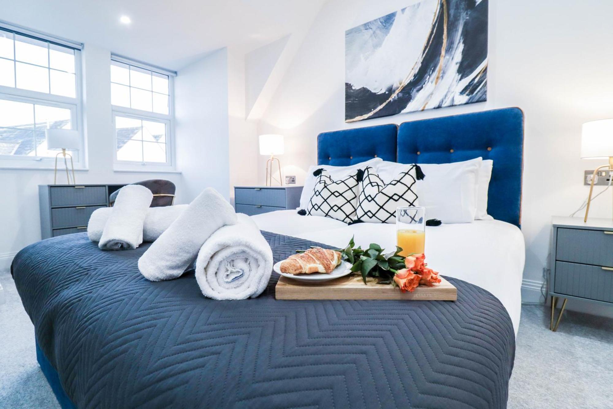 Elegant Apartments In Staines L Free Onsite Parking Staines-upon-Thames Exteriér fotografie