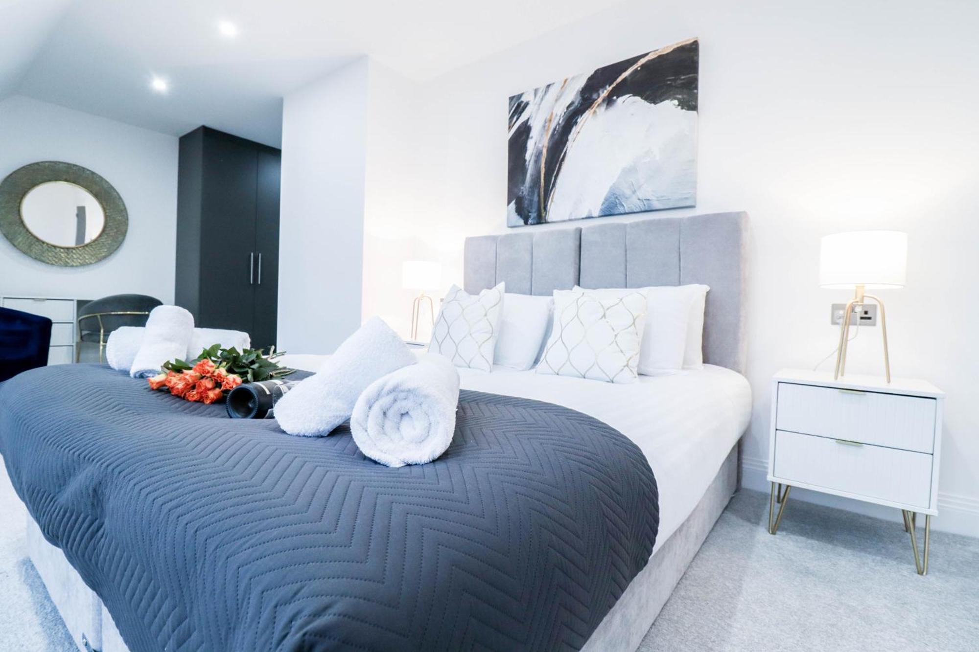 Elegant Apartments In Staines L Free Onsite Parking Staines-upon-Thames Exteriér fotografie