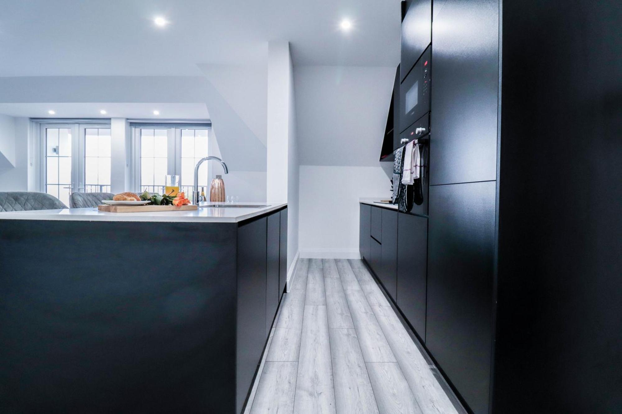 Elegant Apartments In Staines L Free Onsite Parking Staines-upon-Thames Exteriér fotografie