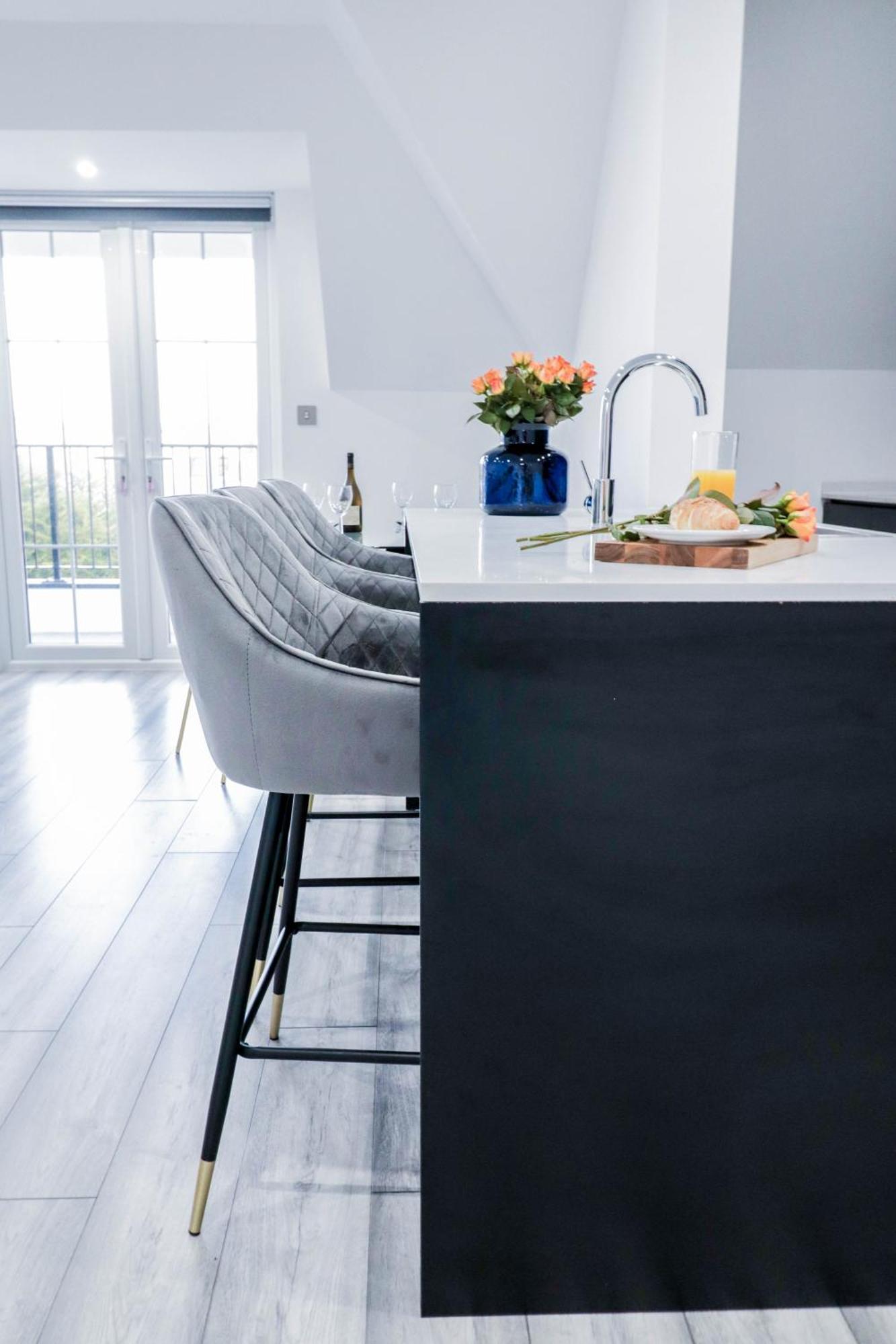Elegant Apartments In Staines L Free Onsite Parking Staines-upon-Thames Exteriér fotografie