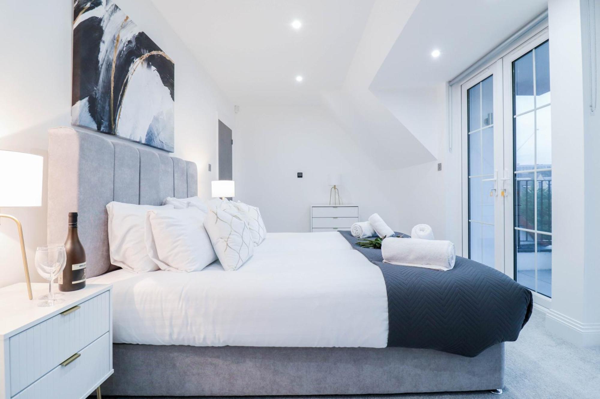 Elegant Apartments In Staines L Free Onsite Parking Staines-upon-Thames Exteriér fotografie