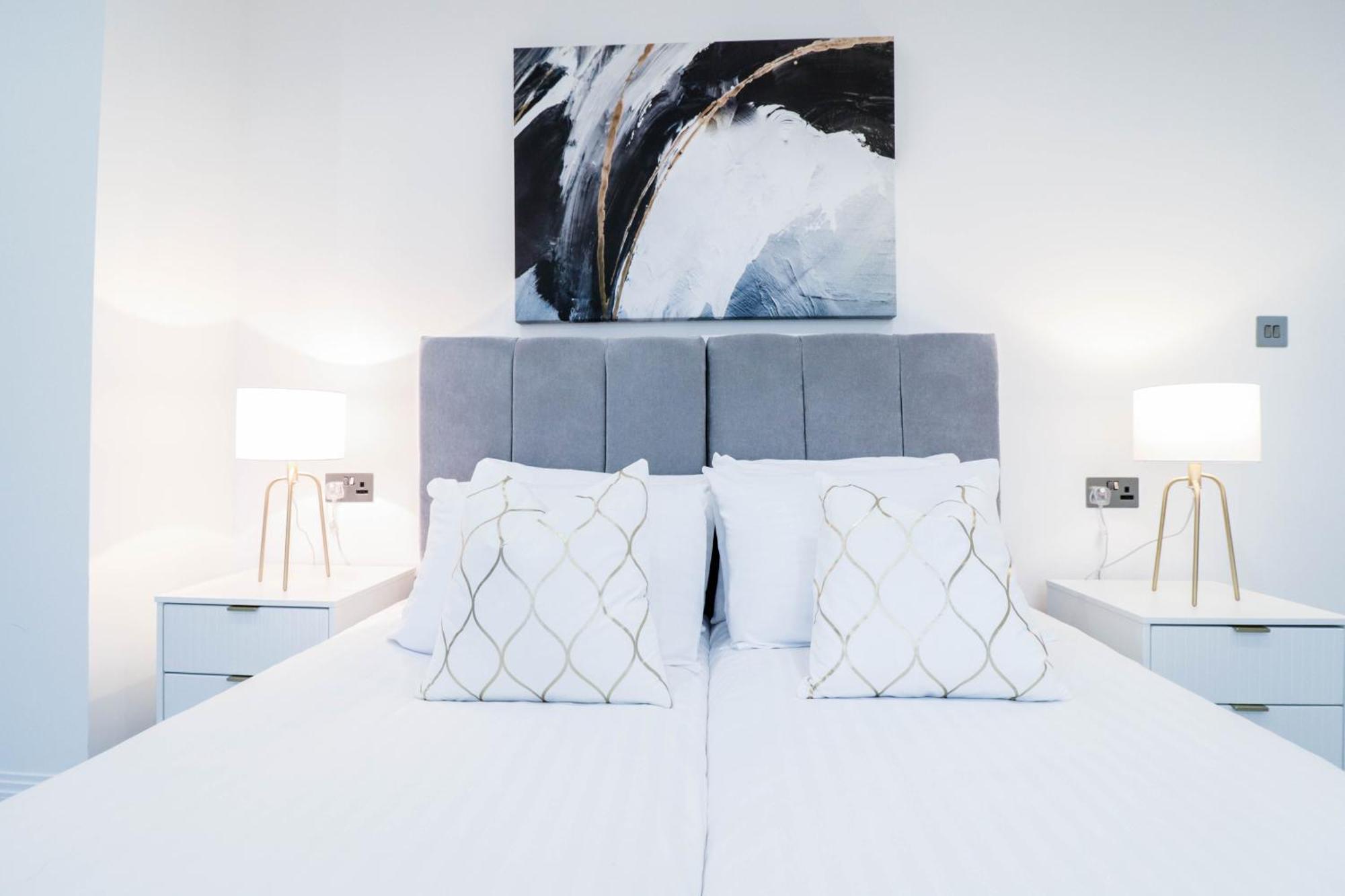 Elegant Apartments In Staines L Free Onsite Parking Staines-upon-Thames Exteriér fotografie
