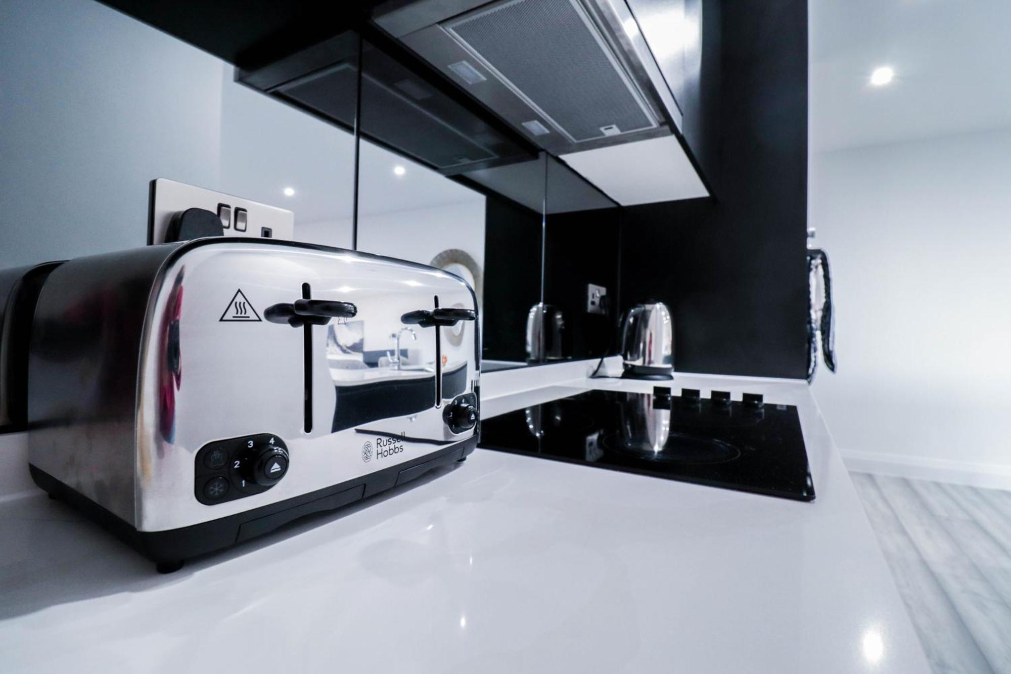 Elegant Apartments In Staines L Free Onsite Parking Staines-upon-Thames Exteriér fotografie