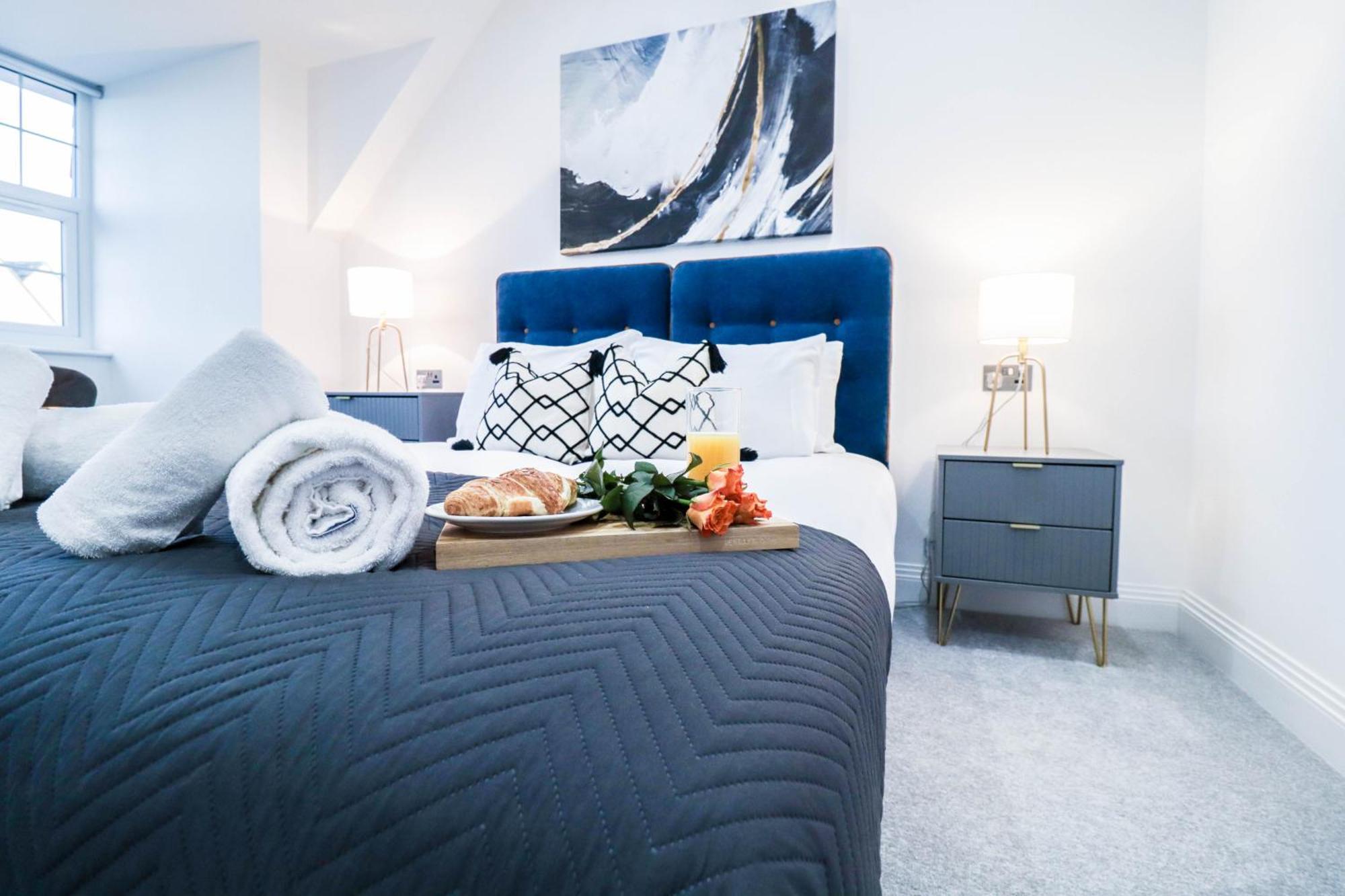 Elegant Apartments In Staines L Free Onsite Parking Staines-upon-Thames Exteriér fotografie