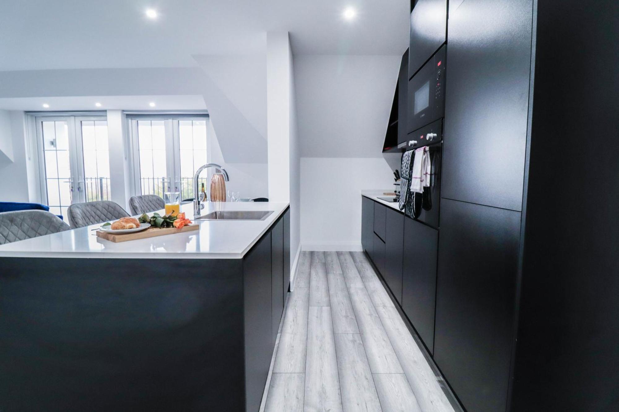 Elegant Apartments In Staines L Free Onsite Parking Staines-upon-Thames Exteriér fotografie