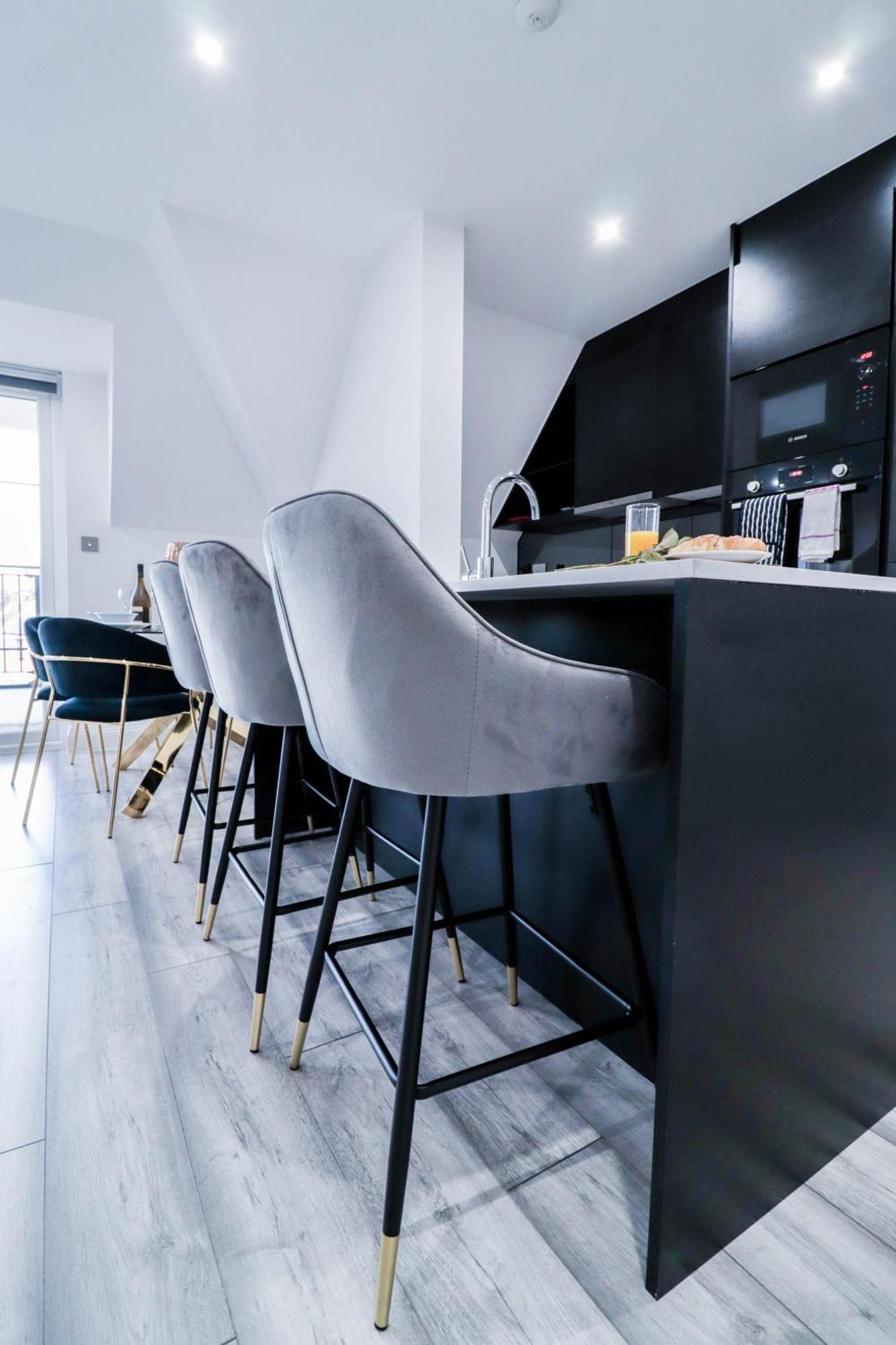 Elegant Apartments In Staines L Free Onsite Parking Staines-upon-Thames Exteriér fotografie