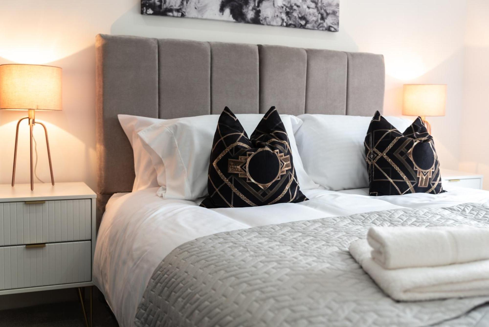 Elegant Apartments In Staines L Free Onsite Parking Staines-upon-Thames Exteriér fotografie