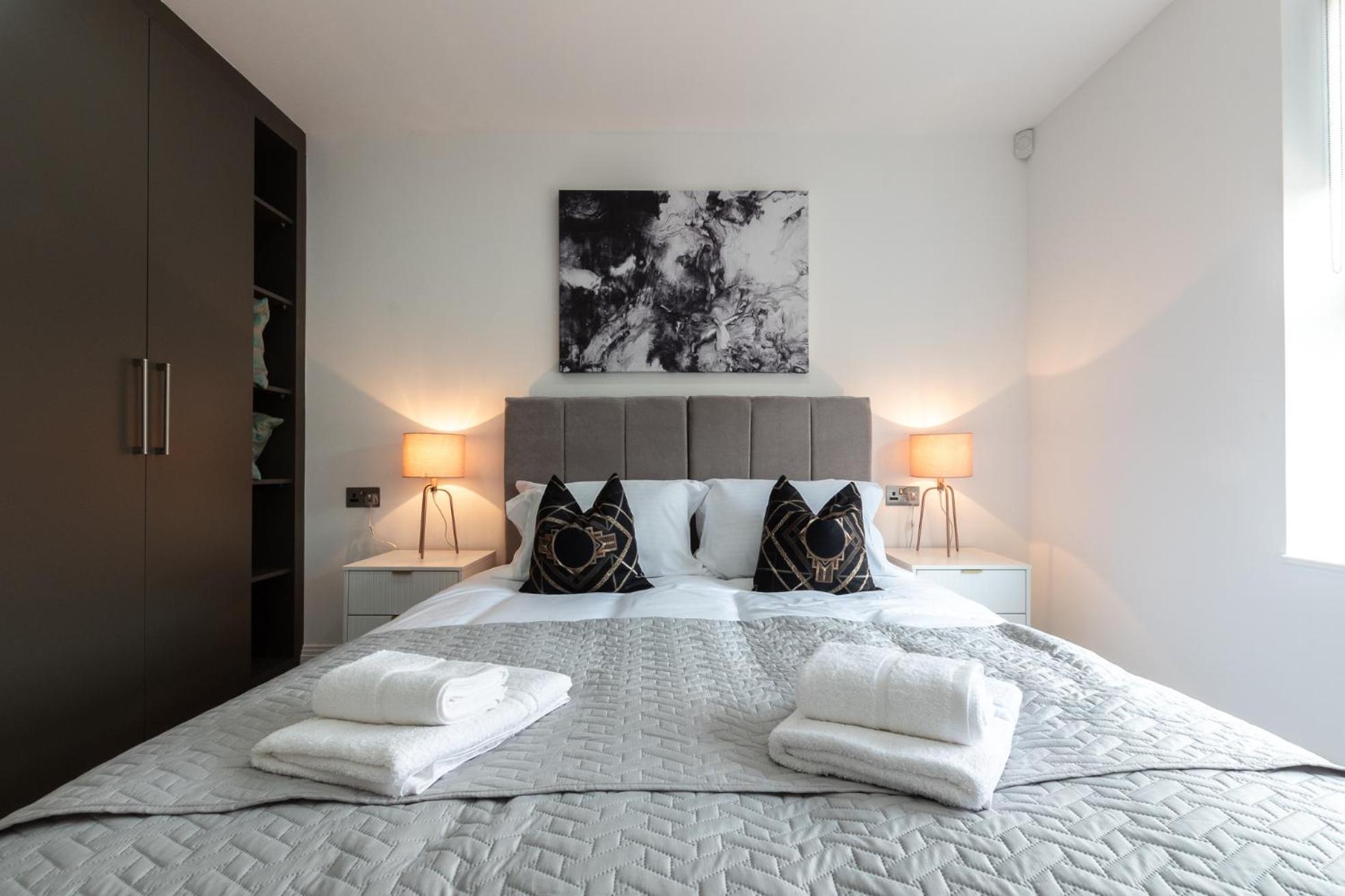 Elegant Apartments In Staines L Free Onsite Parking Staines-upon-Thames Exteriér fotografie