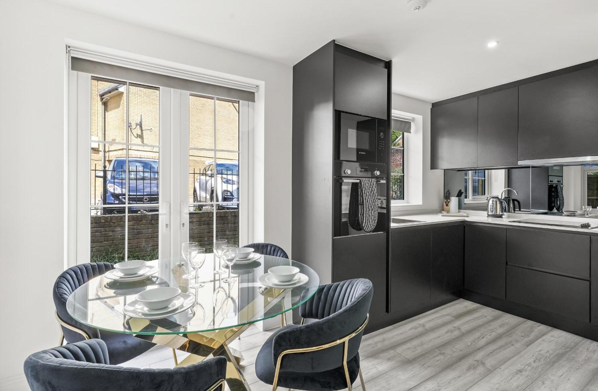 Elegant Apartments In Staines L Free Onsite Parking Staines-upon-Thames Exteriér fotografie